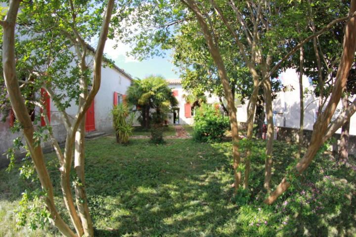 L'Auberge Meilhannaise Bagian luar foto