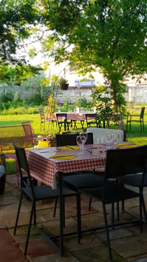 L'Auberge Meilhannaise Bagian luar foto